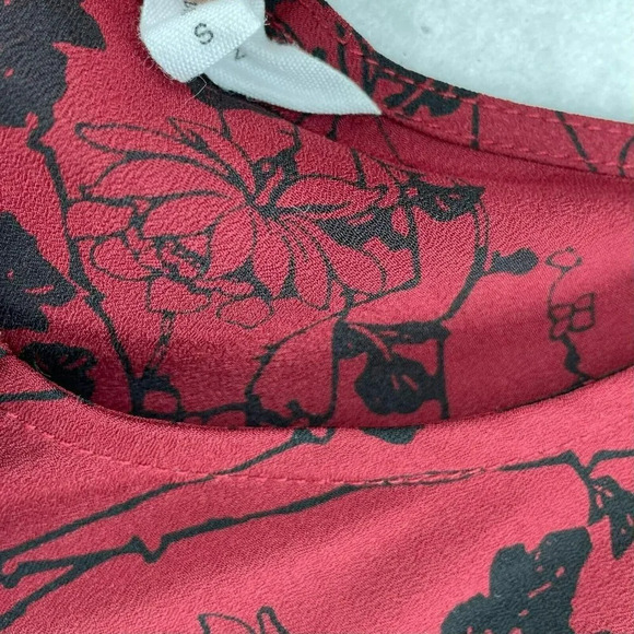 BCBGeneration Blouse Women's Sz S Burgundy Black Floral Sleeveless Flowy Button - Picture 11 of 12